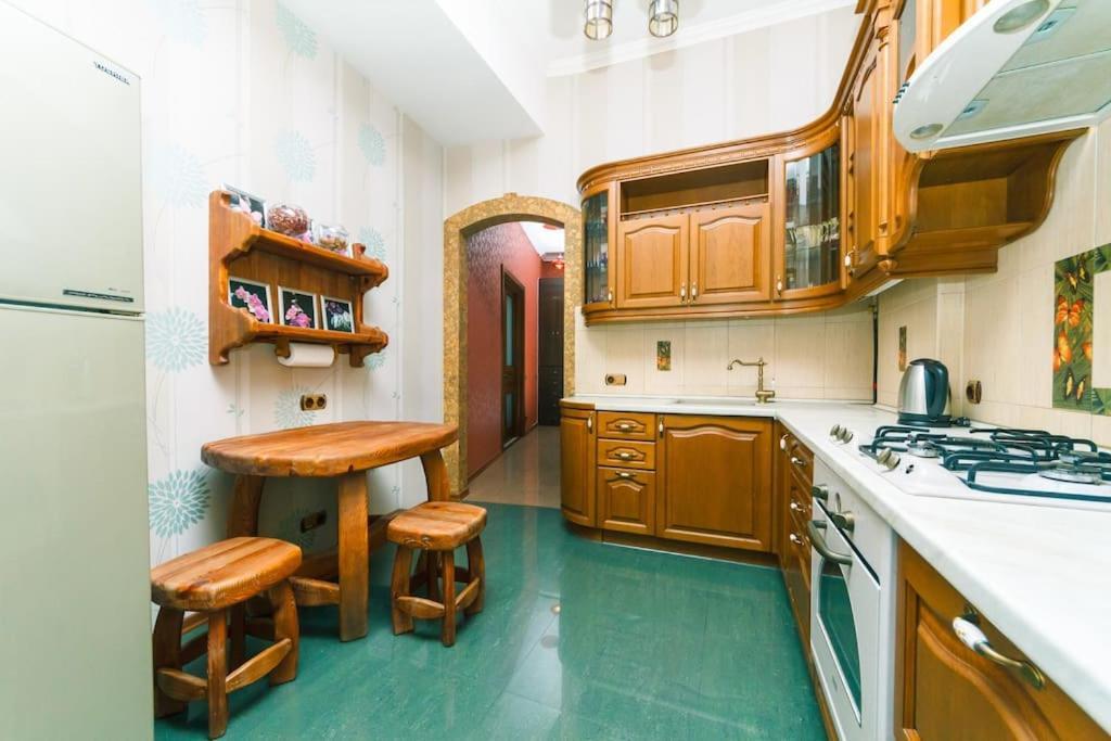 קייב Apartment With View On Inpedendence Square Khreshchatyk מראה חיצוני תמונה