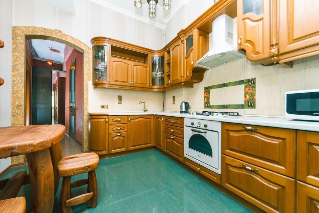 קייב Apartment With View On Inpedendence Square Khreshchatyk מראה חיצוני תמונה