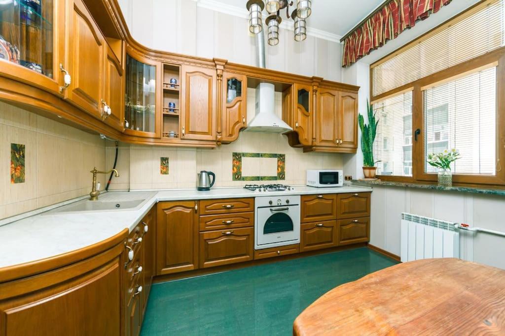 קייב Apartment With View On Inpedendence Square Khreshchatyk מראה חיצוני תמונה