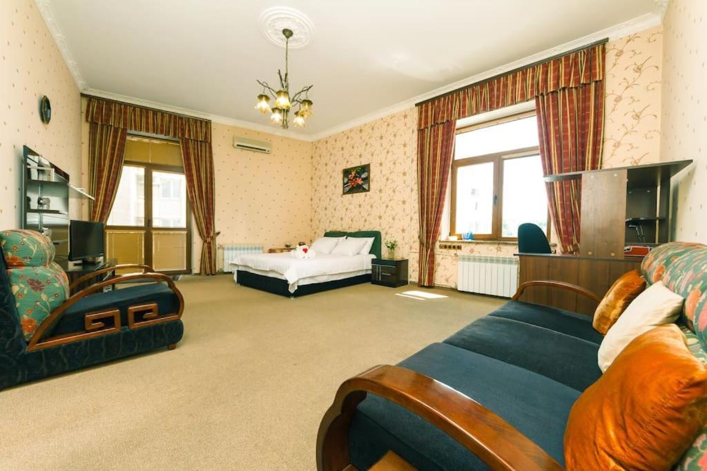 קייב Apartment With View On Inpedendence Square Khreshchatyk מראה חיצוני תמונה