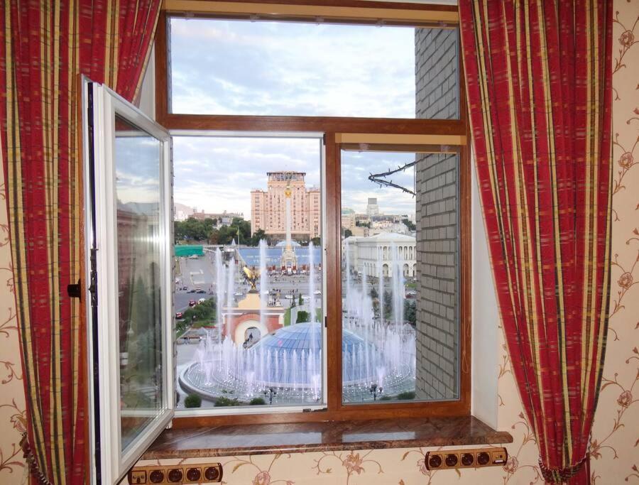 קייב Apartment With View On Inpedendence Square Khreshchatyk מראה חיצוני תמונה
