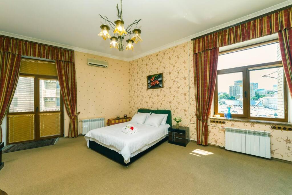 קייב Apartment With View On Inpedendence Square Khreshchatyk מראה חיצוני תמונה