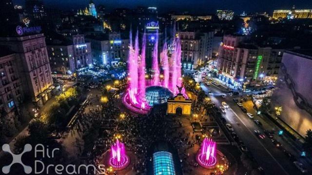 קייב Apartment With View On Inpedendence Square Khreshchatyk מראה חיצוני תמונה